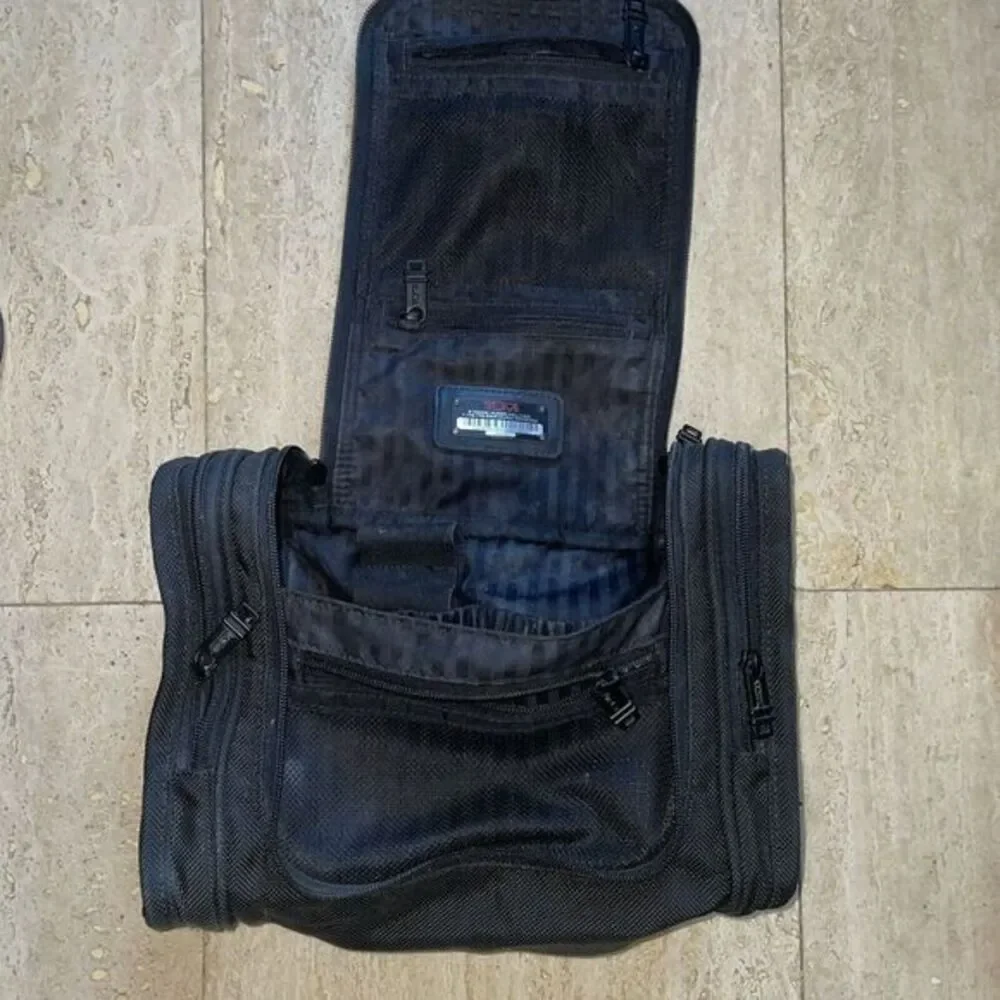 Tumi - Alpha Travel Kit Toiletry‎ Bag - Black 2691D3